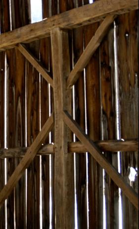 Pennsylvania Chestnut 32 x 40, Large handhewn tie beams.  Nice layout.